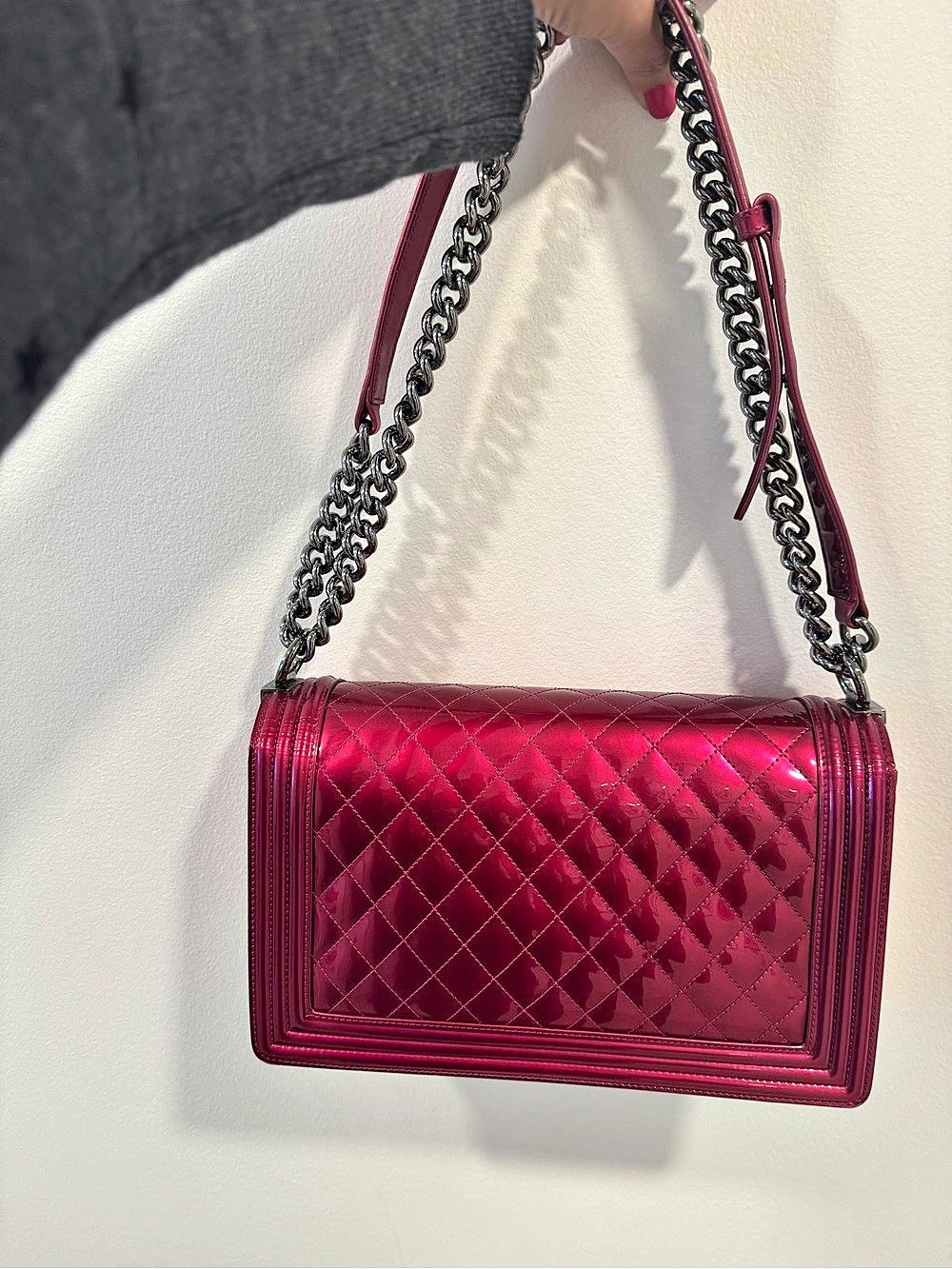 Chanel Boy Chanel Flap Bag Old Medium Patent Pink - Picture 2 of 8